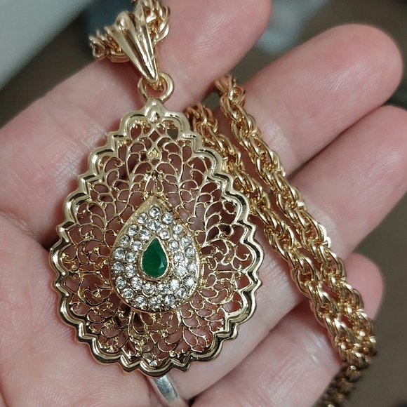 Water drop Moroccan hollow out gold pendant necklace rhinestone green stone - Picture 1 of 7